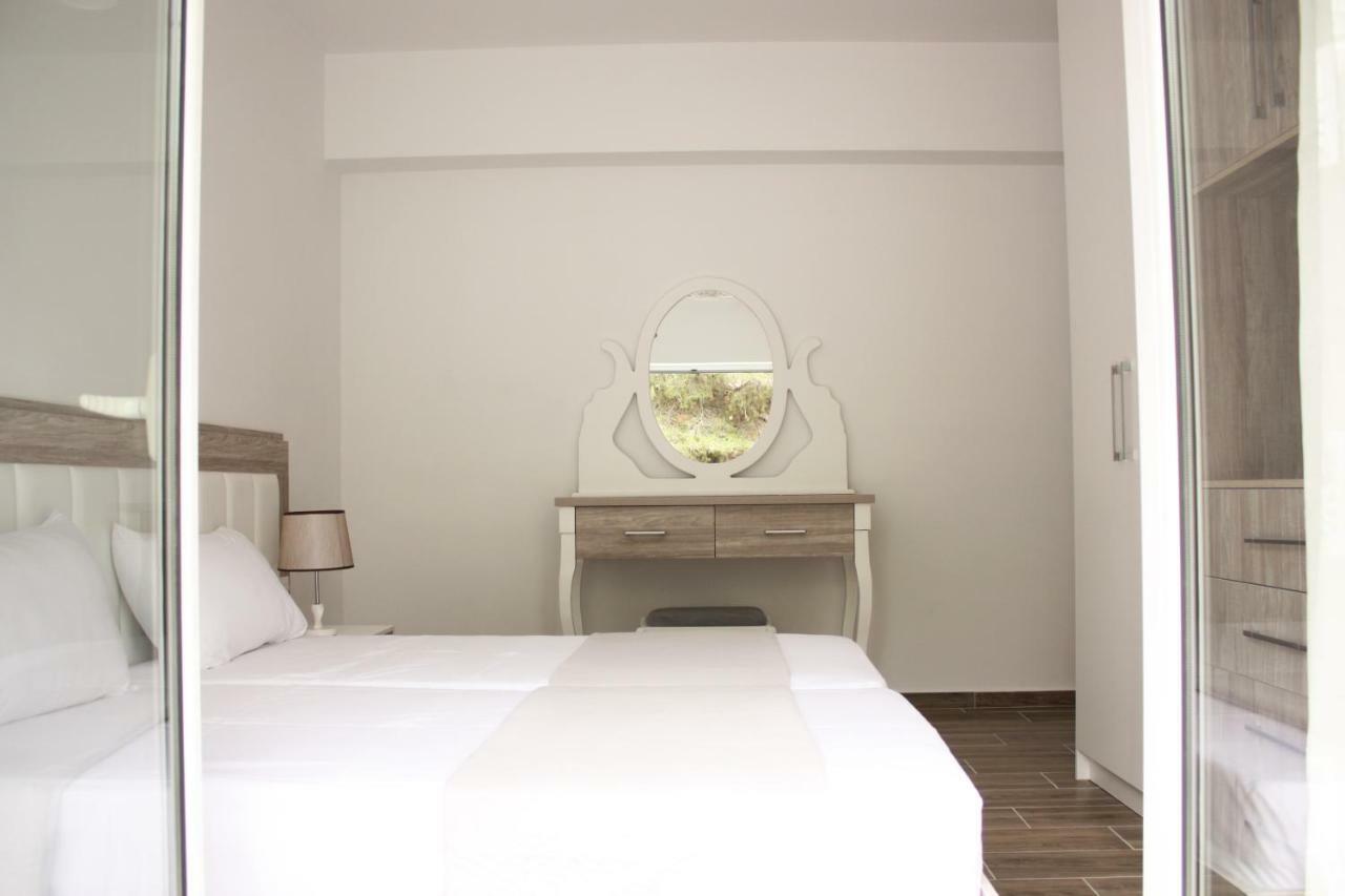Alexandra'S Apartments Саранде Екстериор снимка